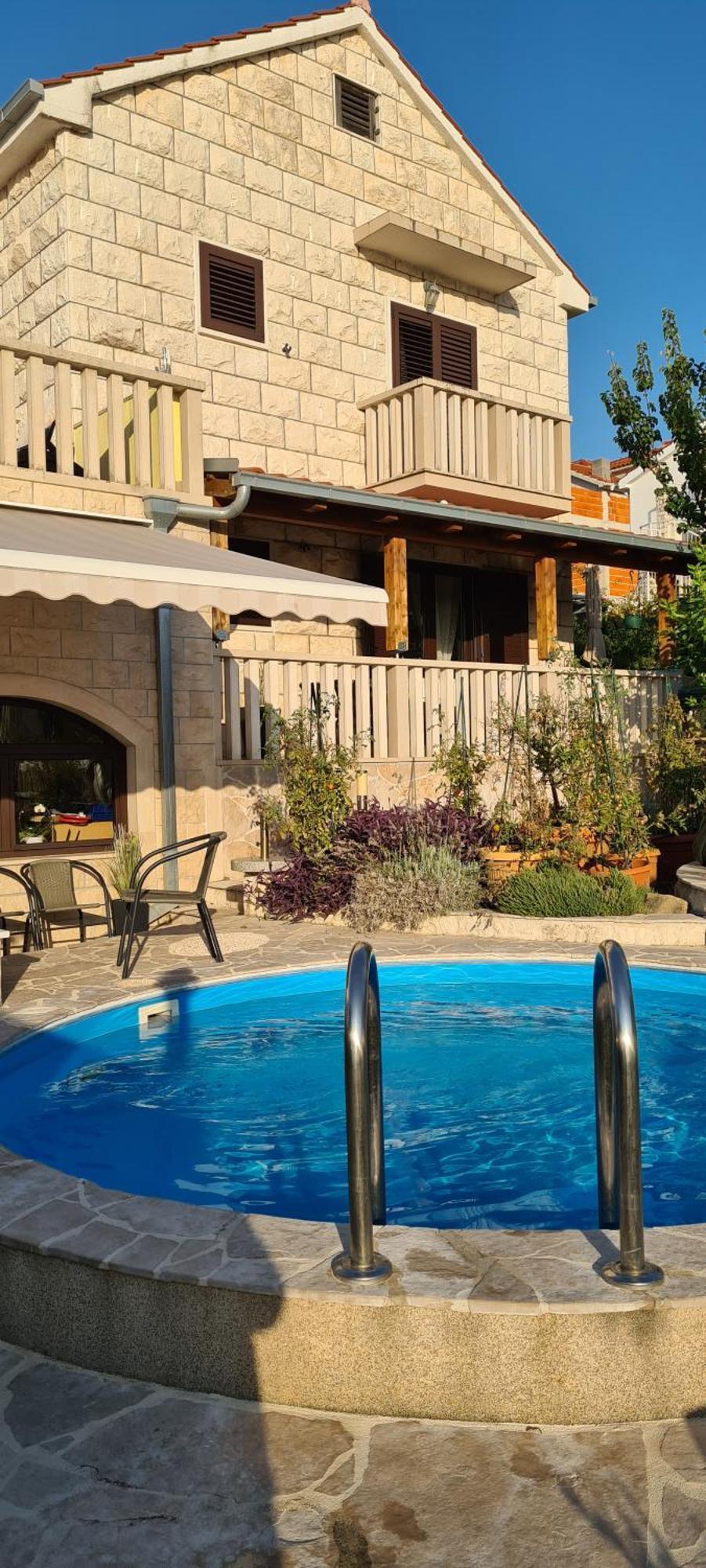 Apartments " Happy Villa " Splitska Exterior foto